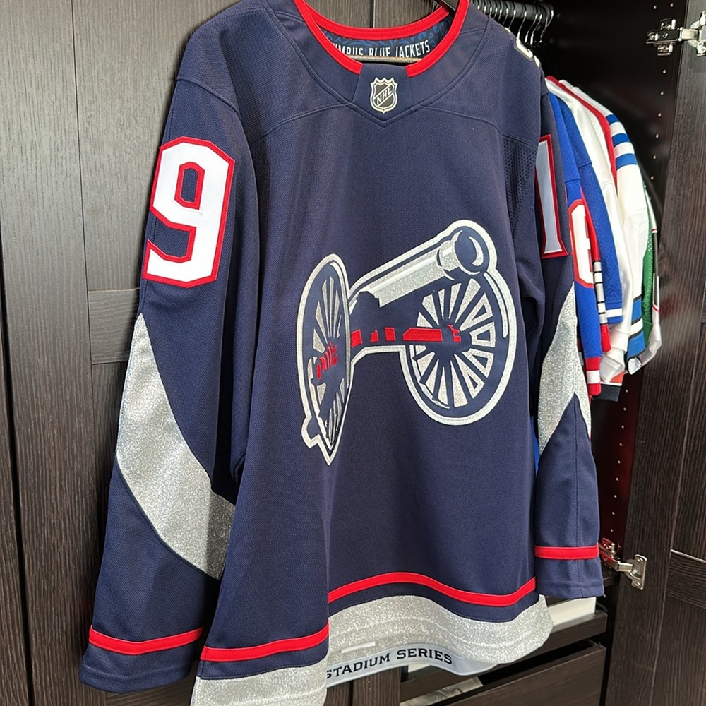 Adam Fantilli Columbus Blue Jackets Fanatics 2025 NHL Stadium Series Jersey - Picture 3 of 10